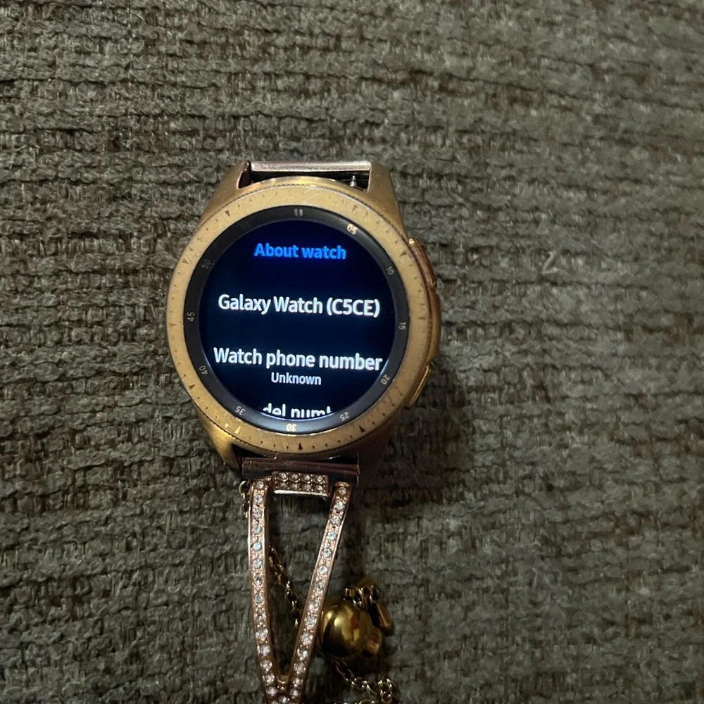 Samsung Gold Smartwatch Premium Design